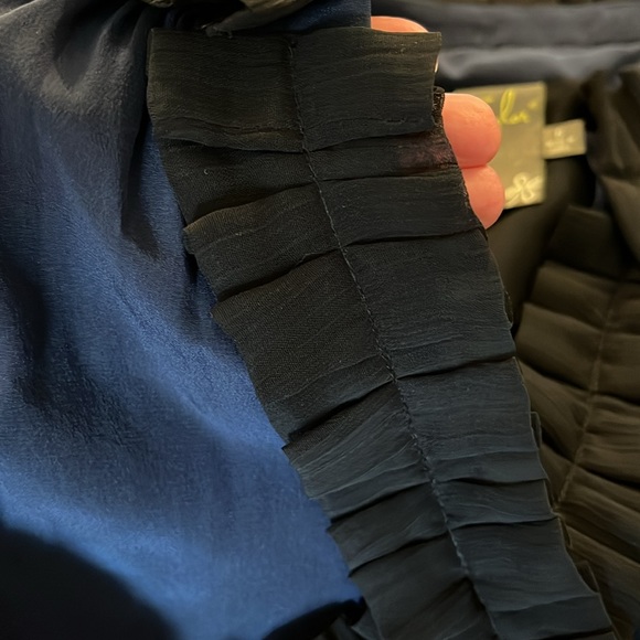 Taylor Dress with Silk Pleat Detail Size 6 - Picture 4 of 12